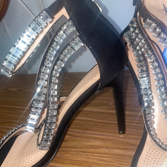 Akira/ Azalea Wang - Picture 2 of 5